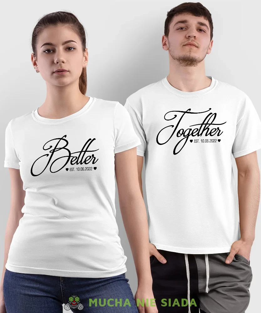 Better Together, białe koszulki dla par, dla męża, dla żony, dla chłopaka, dla dziewczyny, dla zakochanych, dla par, walentynki, fajne koszulki, t-shirty dla par, mucha nie siada, mns.webp
