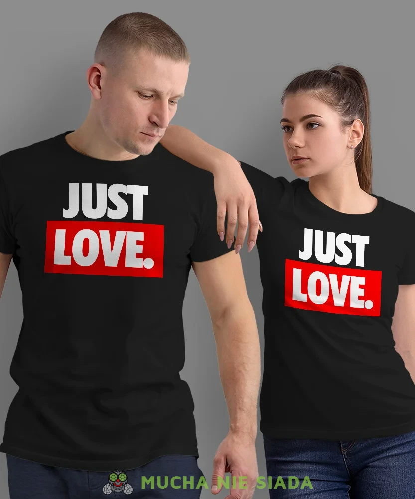 Just Love, czarne koszulki dla par, dla męża, dla żony, dla chłopaka, dla dziewczyny, dla zakochanych, dla par, walentynki, fajne koszulki, t-shirty dla par, mucha nie siada, mns.webp