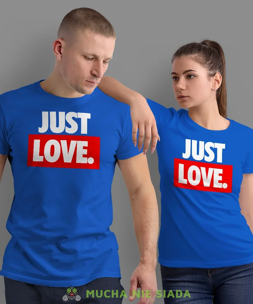 Just Love, niebieskie koszulki dla par, dla męża, dla żony, dla chłopaka, dla dziewczyny, dla zakochanych, dla par, walentynki, fajne koszulki, t-shirty dla par, mucha nie siada, mns.webp