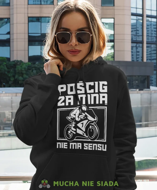 Pościg za mną nie ma sensu, czarna damska bluza z kapturem, bluza dla motocyklistki, bluzy na motocykl, damska bluza na motocykl, dla miłośniczki motocykli.webp