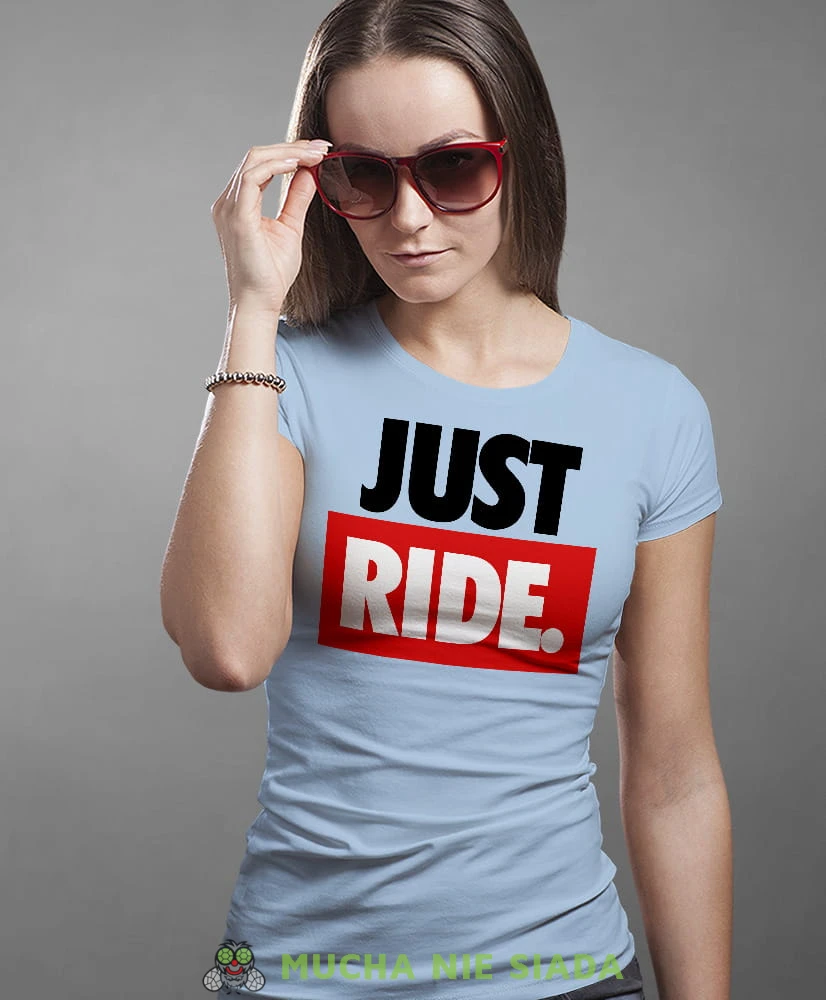 Just Ride duże logo, jasnoniebieska damska koszulka, koszulka motocyklowa, dla motocyklistki, koszulka na motocykl, dla miłośniczki motocykli, mucha nie siada.jpg