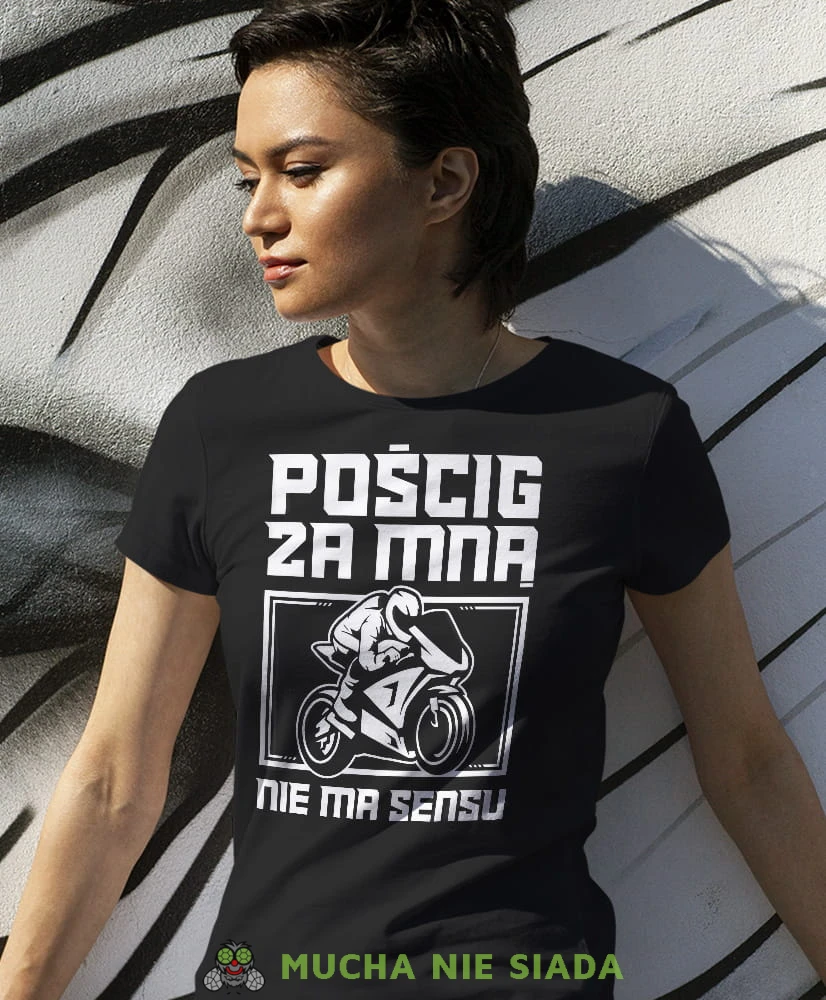 Pościg za mną nie ma sensu, czarna damska koszulka, koszulka motocyklowa, dla motocyklistki, koszulka na motocykl, dla miłośniczki motocykli, mucha nie siada.jpg