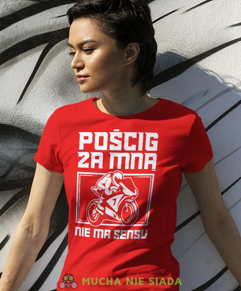 Pościg za mną nie ma sensu, czerwona damska koszulka, koszulka motocyklowa, dla motocyklistki, koszulka na motocykl, dla miłośniczki motocykli, mucha nie siada.jpg