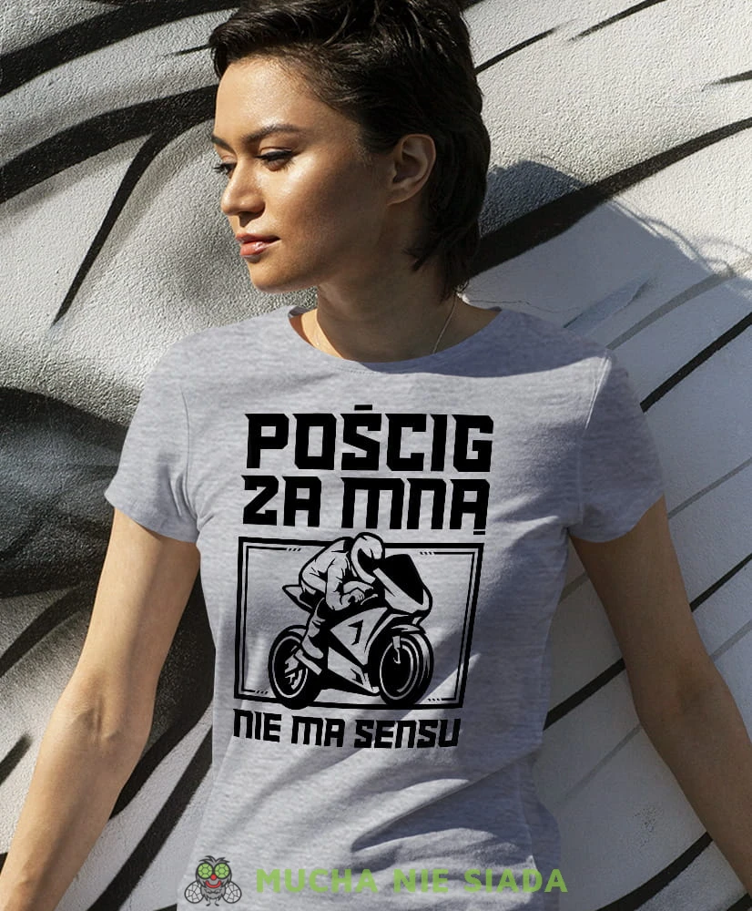 Pościg za mną nie ma sensu, szara damska koszulka, koszulka motocyklowa, dla motocyklistki, koszulka na motocykl, dla miłośniczki motocykli, mucha nie siada.jpg