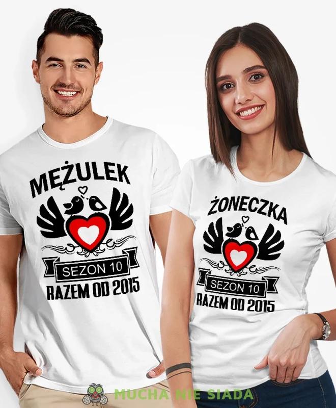 Żoneczka Mężulek razen od, białe koszulki dla par, dla męża, dla żony, żonka, mężuś, dla zakochanych, dla par, walentynki, fajne koszulki, t-shirty dla par, mucha nie siada, mns.webp