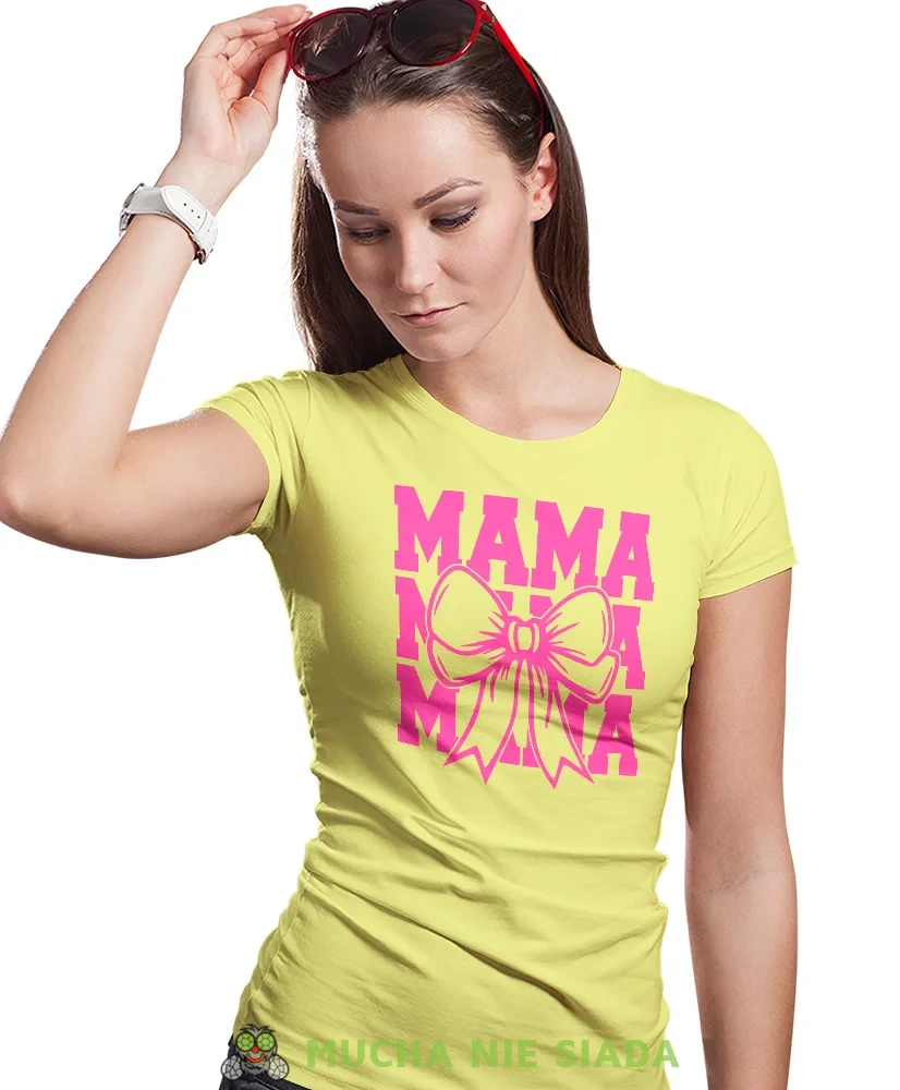 Mama kokarda, żółta koszulka dla mamy, prezent dla mamy, koszulki na dzień matki, koszulki z hasłem dla mamy, personalizowana koszulka dla mamy, oryginalne koszulki na dzień matki, t-shirt dla mamy, mucha nie siada.webp