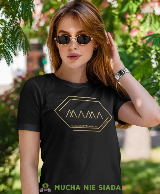 Mama imiona dzieci ramka, czarna koszulka dla mamy, prezent dla mamy, koszulki na dzień matki, koszulki z hasłem dla mamy, personalizowana koszulka dla mamy, oryginalne koszulki na dzień matki, t-shirt dla mamy, much.webp