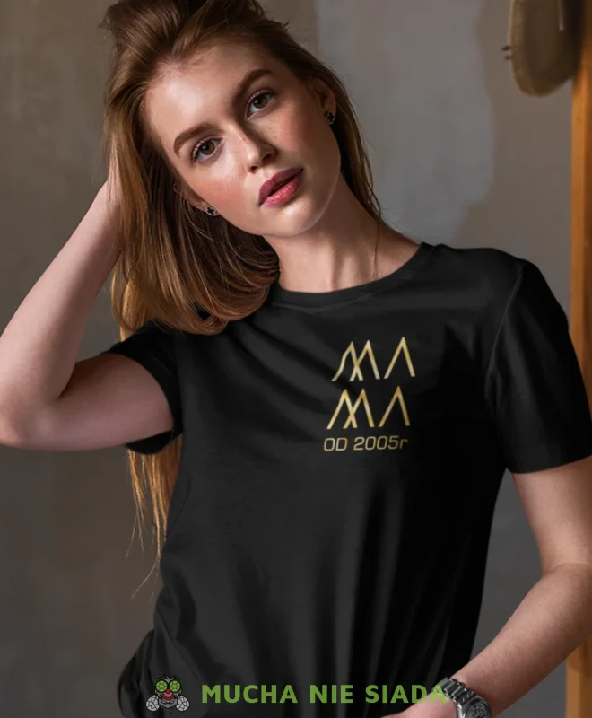 Mama rok, czarna koszulka dla mamy, prezent dla mamy, koszulki na dzień matki, koszulki z hasłem dla mamy, personalizowana koszulka dla mamy, oryginalne koszulki na dzień matki, t-shirt dla mamy, mucha nie siada.webp
