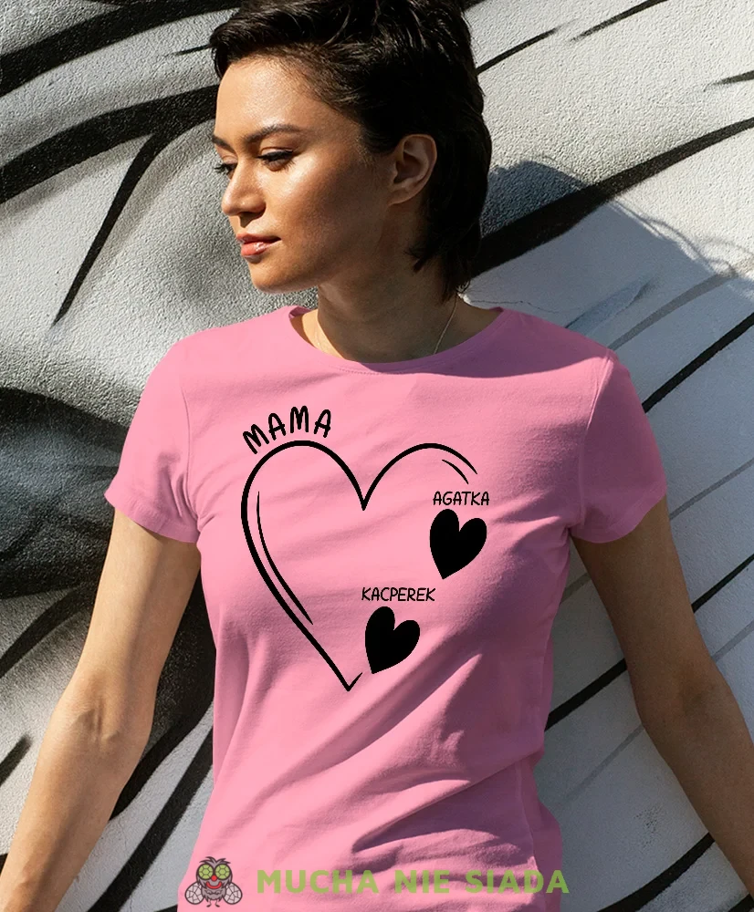 Koszulka dla mamy z imionami dzieci serce, różowa koszulka dla mamy, prezent dla mamy, koszulki na dzień matki, koszulki z hasłem dla mamy, personalizowana koszulka dla mamy, oryginalne koszulki na dzień matki, t-shi.webp