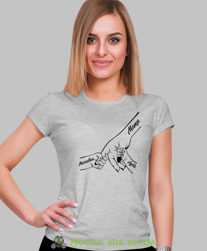 Koszulka dla mamy z imionami dzieci, szara koszulka dla mamy, prezent dla mamy, koszulki na dzień matki, koszulki z hasłem dla mamy, personalizowana koszulka dla mamy, oryginalne koszulki na dzień matki, t-shirt .webp