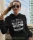 Najlepsza mama na całym świecie, czarna bluza z kapturem dla mamy, prezent dla mamy, bluzy na dzień matki, bluzy z kapturem dla mamy, personalizowana bluza dla mamy, oryginalne bluzy na dzień matki, mucha nie siad.webp