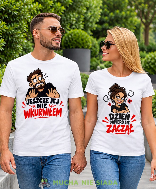 Białe koszulki dla par z napisem Jeszcze jej nie wkurwiłem i Dzień dopiero się zaczął, zabawny komplet dla zakochanych, oryginalne koszulki małżeńskie.