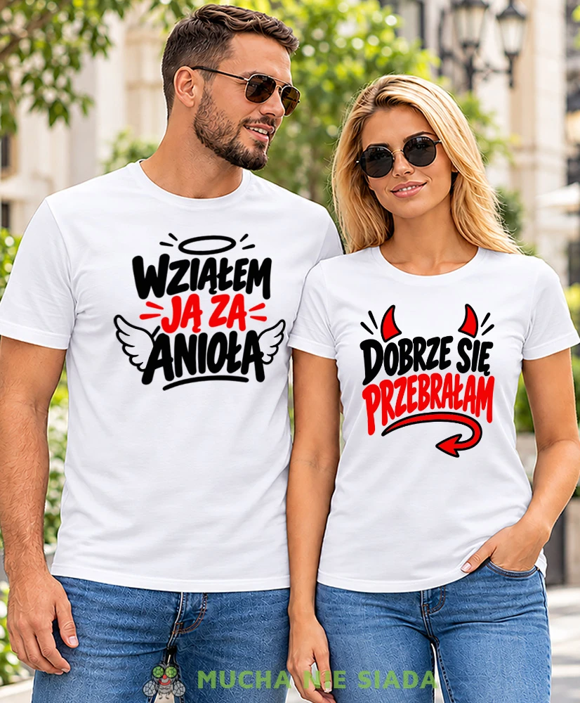 Białe koszulki dla par z nadrukiem anioła i diablicy, Wziąłem ją za anioła Dobrze się przebrałam, komplet koszulek dla chłopaka i dziewczyny na rocznicę.