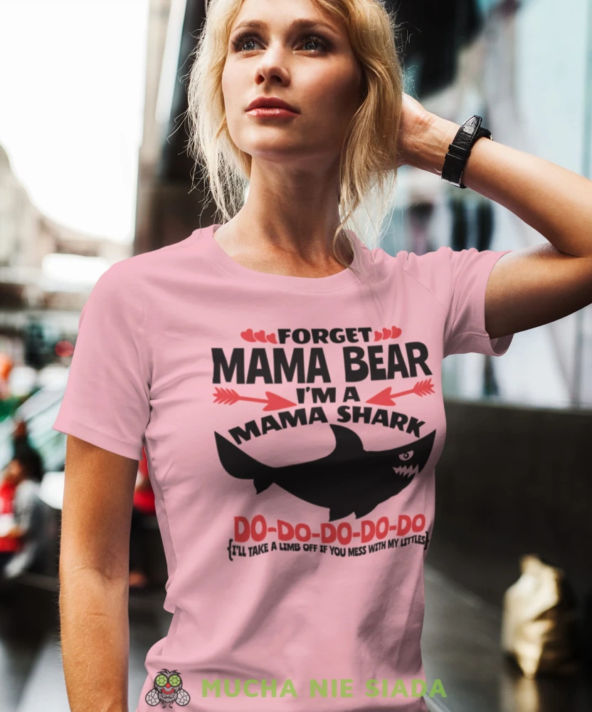 forget mama bear i'm a mama shark różowa koszulka.jpg