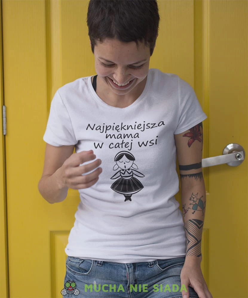 najpiękniejsza mama w całej wsi biała koszulka dla mamy.jpg