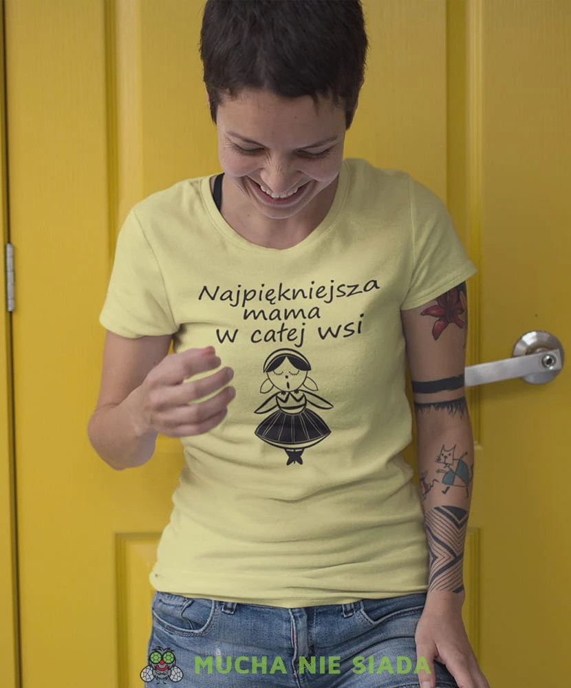 najpiękniejsza mama w całej wsi żółta koszulka dla mamy.jpg
