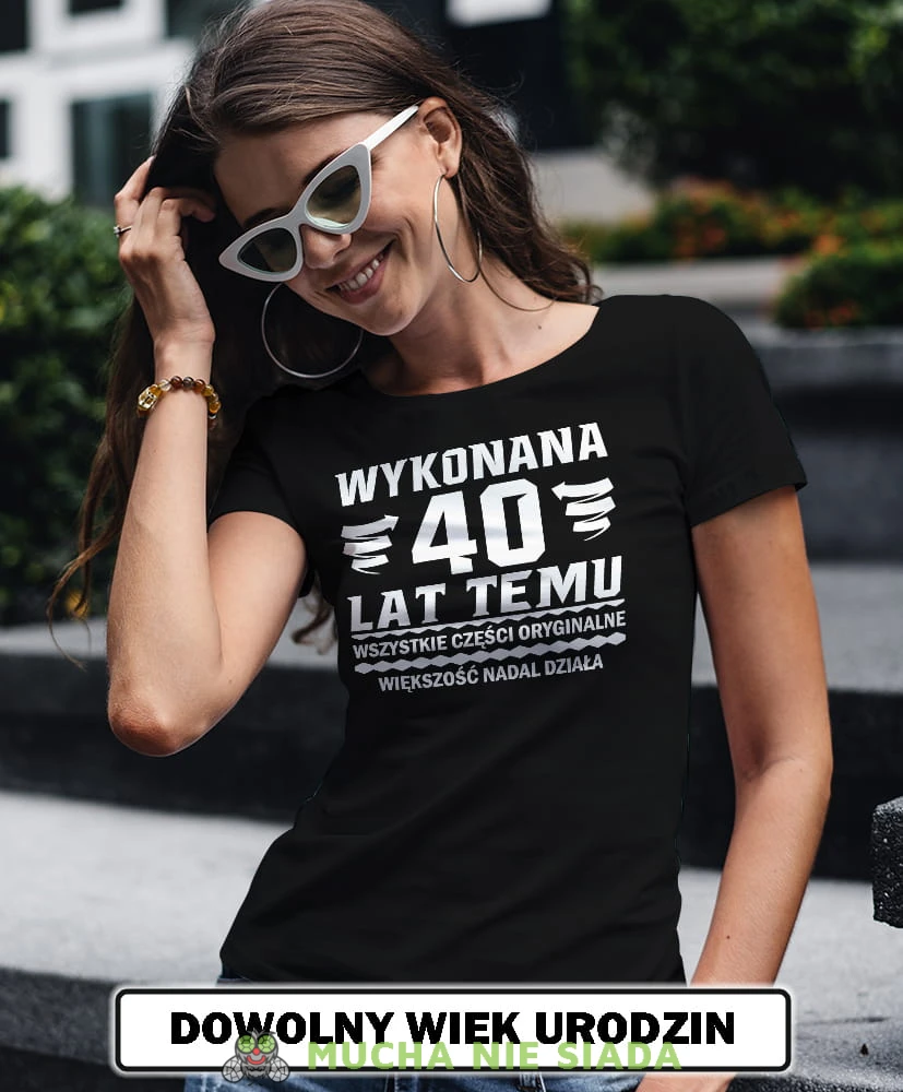 wykonana 30; 40; 50; 60; 70 lat temu wszystkie części oryginalne większość nadal działa czarna koszulka urodzinowa opis.jpg