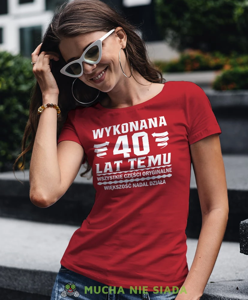 wykonana 30; 40; 50; 60; 70 lat temu wszystkie części oryginalne większość nadal działa czerwona koszulka urodzinowa.jpg