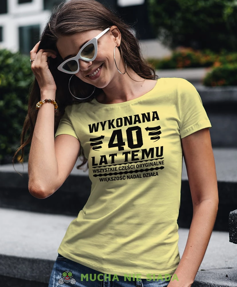 wykonana 30; 40; 50; 60; 70 lat temu wszystkie części oryginalne większość nadal działa żółta koszulka urodzinowa.jpg
