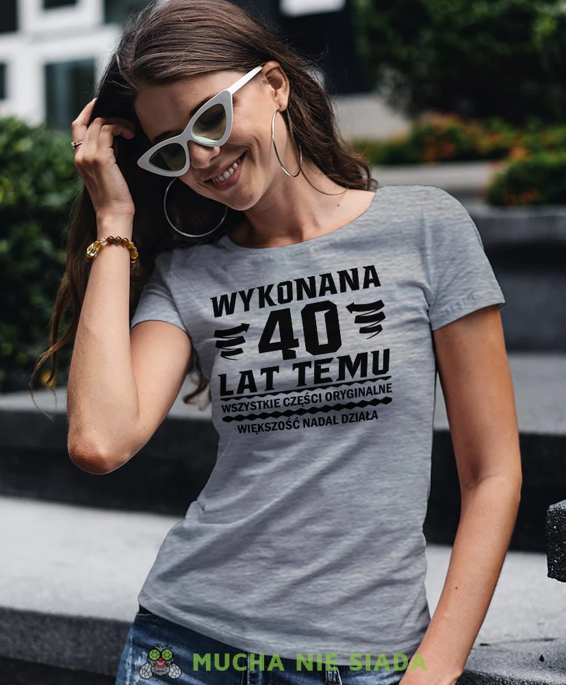 wykonana 30; 40; 50; 60; 70 lat temu wszystkie części oryginalne większość nadal działa szara koszulka urodzinowa.jpg