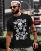 never underestimate the power of a man who was born in... skull czarna koszulka urodzinowa.jpg