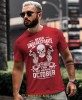 never underestimate the power of a man who was born in... skull czerwona koszulka urodzinowa.jpg