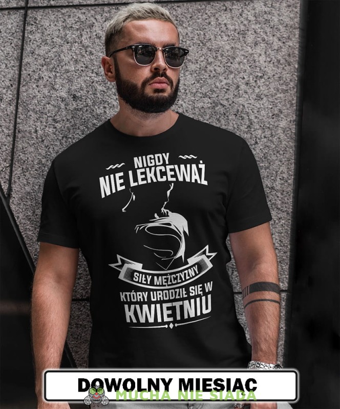 nigdy nie lekceważ siły mężczyzny który urodził się w... czarna męska koszulka urodzinowa na urodziny opis.jpg