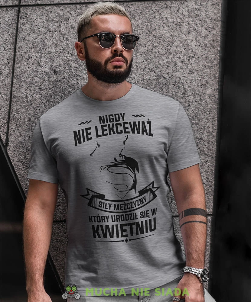 nigdy nie lekceważ siły mężczyzny który urodził się w... szara męska koszulka urodzinowa na urodziny.jpg