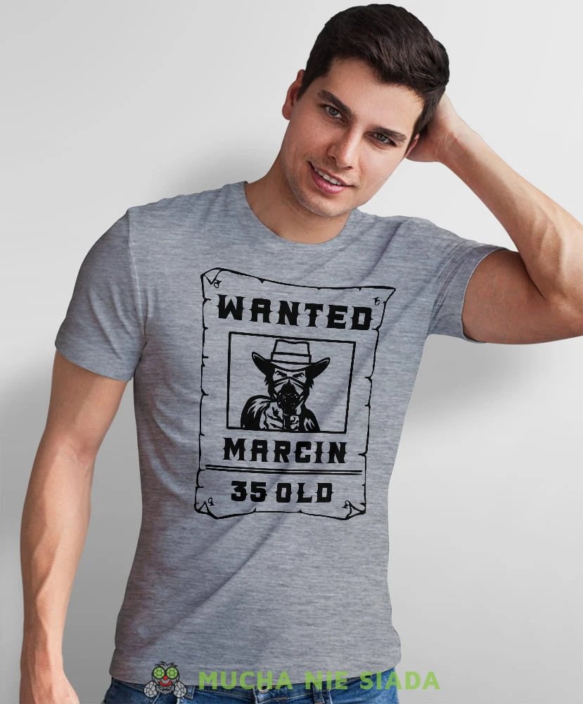 wanted szara męska koszulka urodzinowa z nadrukiem na urodziny.jpg