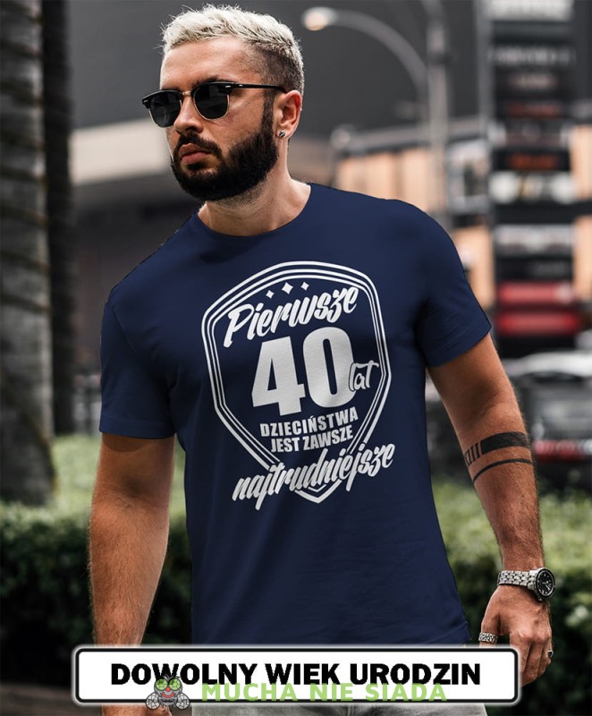 pierwsze 20; 30; 40; 50; 60; 70 lat dzieciństwa jest najtrudniejsze granatowa męska koszulka urodzinowa na urodziny opis.jpg