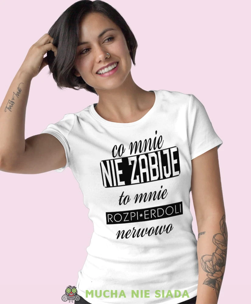 co mie nie zabije to mnie rozpierdoli nerwowo biała damska koszulka z nadrukiem na prezent dla dziewczyny.jpg