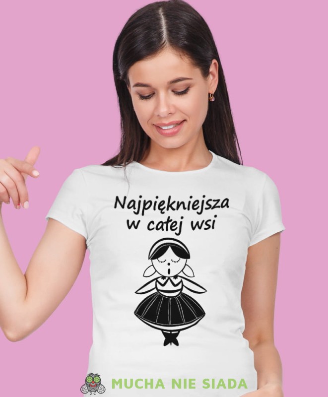 najpiękniejsza w całej wsi biała koszulka z nadrukiem na prezent dla dziewczyny dla żony.jpg