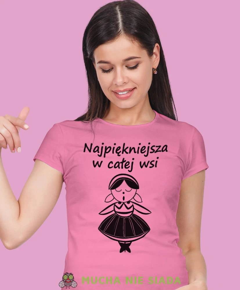najpiękniejsza w całej wsi różowa koszulka z nadrukiem na prezent dla dziewczyny dla żony.jpg