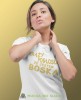 krąży pogłoska że jestem boska biała damska koszulka z nadrukiem na prezent.jpg