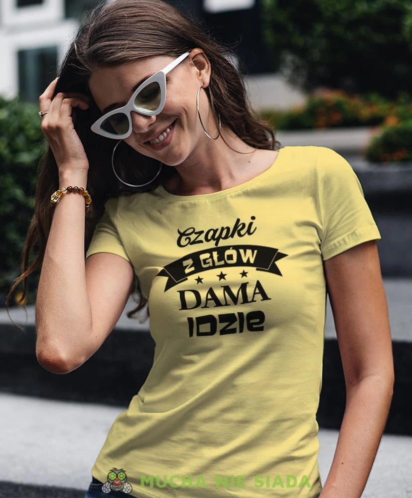czapki z głów dama idzie żółta damska koszulka z nadrukiem na prezent dla dziewczyny dla żony.jpg