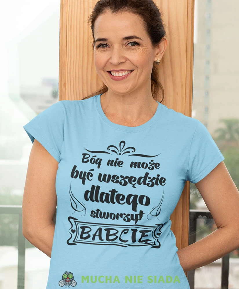 bóg nie może być wszędzie dlatego stworzył babcię jasnoniebieska damska koszulka dla babci z nadrukiem babcia.jpg
