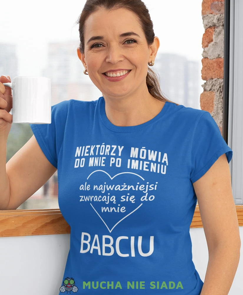 niektórzy mówią do mnie po imieniu ale najważniejsi zwracają się do mnie babciu niebieska damska koszulka dla babci z nadrukiem babcia.jpg