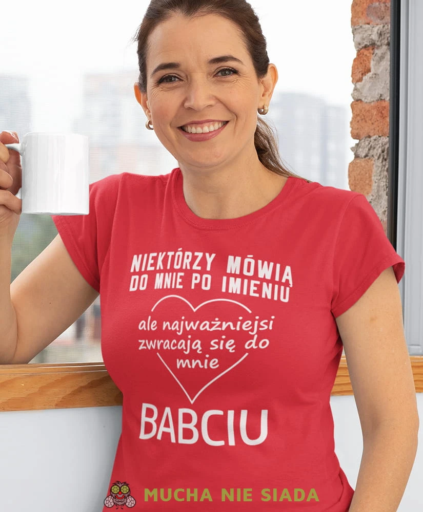 niektórzy mówią do mnie po imieniu ale najważniejsi zwracają się do mnie babciu czerwona damska koszulka dla babci z nadrukiem babcia.jpg