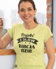 czapki z głów babcia idzie żółta damska koszulka dla babci z nadrukiem babcia.jpg
