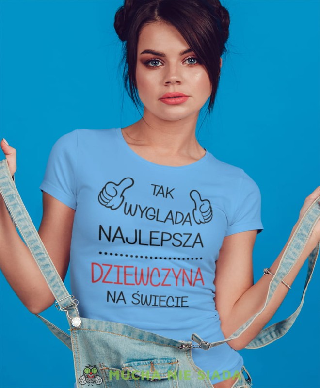 tak wygląda najlepsza dziewczyna na świecie jasnoniebieska koszulka damska z nadrukiem dla dziewczyny na prezent urodziny.jpg