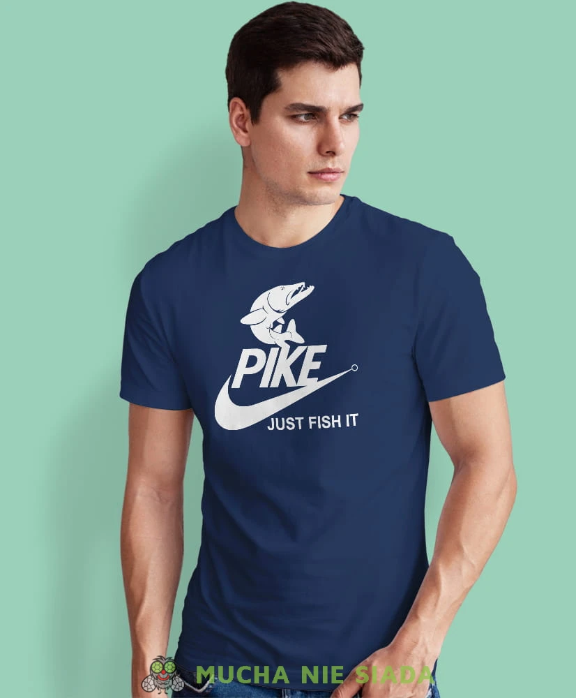 pike just fish it, granatowa męska koszulka z nadrukiem, na co dzień, na prezent, fajna koszulka, dla chłopaka.jpg