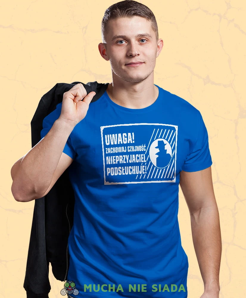 uwaga zachowaj czujność nieprzyjaciel podsłuchuje niebieska męska koszulka z nadrukiem na co dzień, na prezent, fajna koszulka.jpg