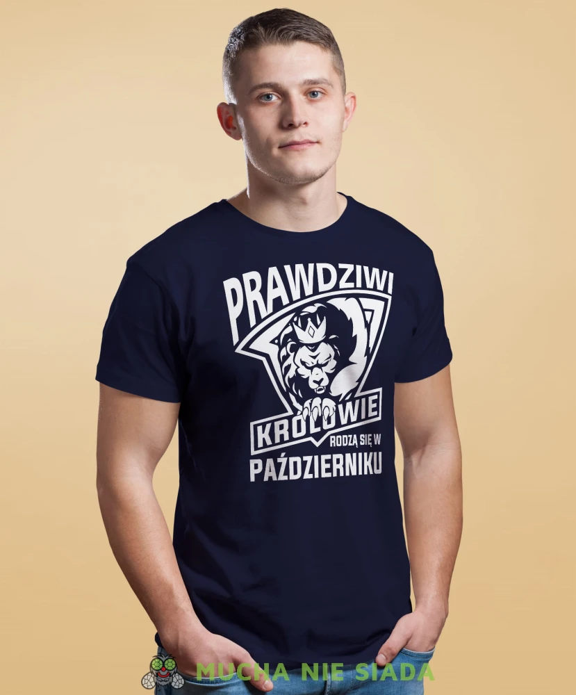 Prawdziwi królowie rodzą się w...  granatowa koszulka urodzinowa Lew