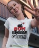 bombowa córka biała damska koszulka dla córki z nadrukiem na prezent na urodziny.jpg