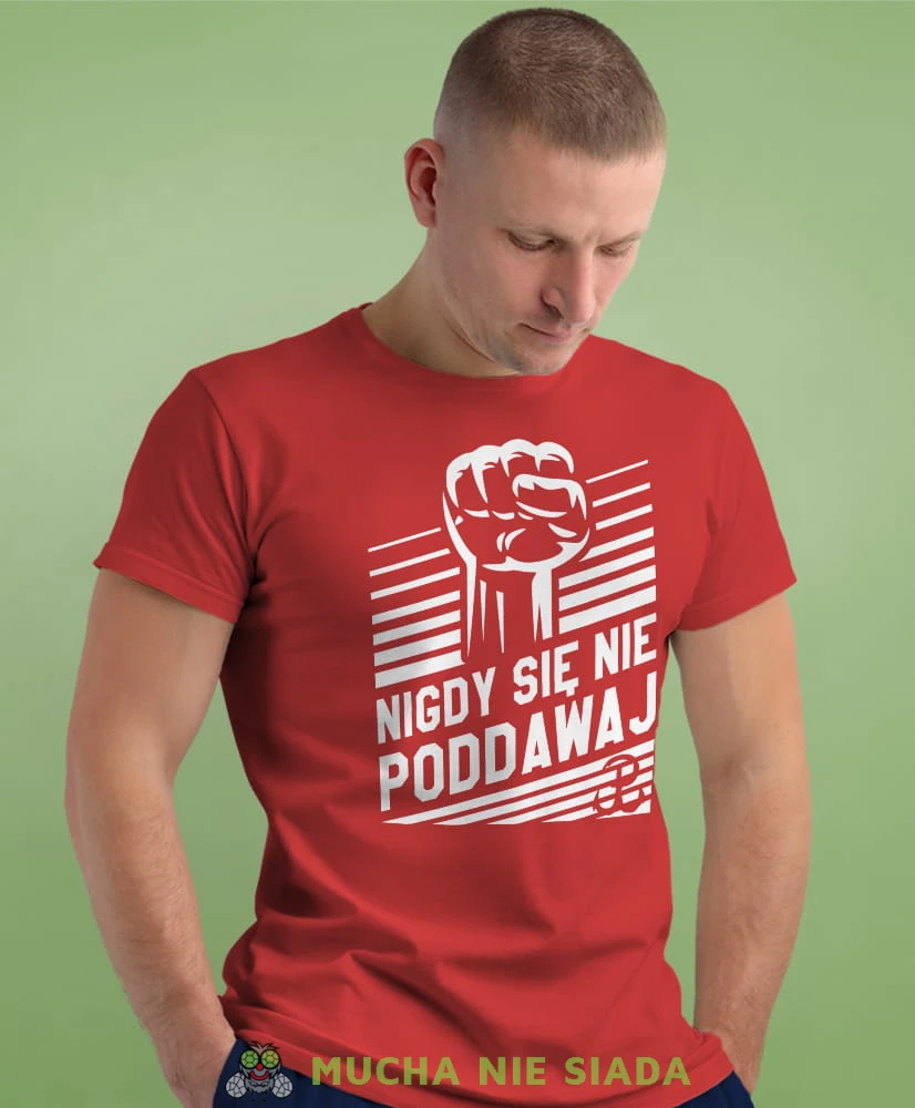 nigdy się nie poddawaj Polska Walcząca, czerwona męska koszulka z nadrukiem, koszulka patriotyczna, koszulki z grafiką patriotyczną, dla mężczyzny, dla chłopaka na prezent, koszulka Polska, koszulki Polska.jpg