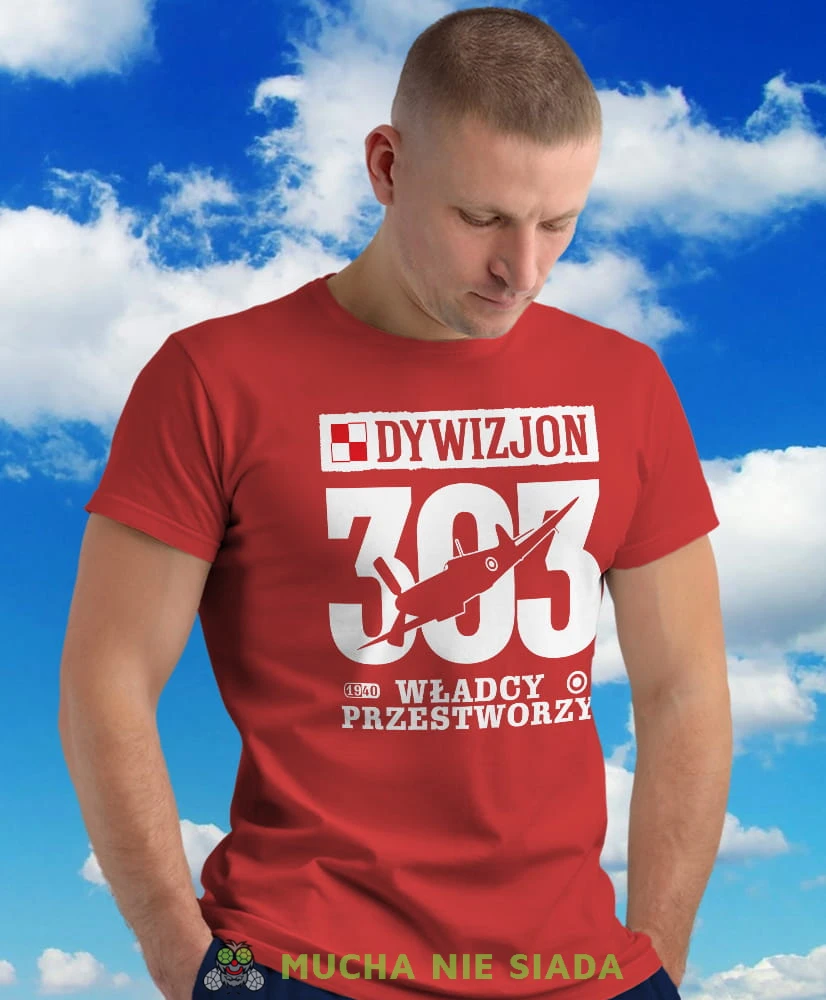 Dywizjon 303 Władcy Przestworzy, czerwona męska koszulka z nadrukiem, koszulka patriotyczna, koszulki z grafiką patriotyczną, dla mężczyzny, dla chłopaka na prezent, koszulka Polska, koszulki Polska.jpg