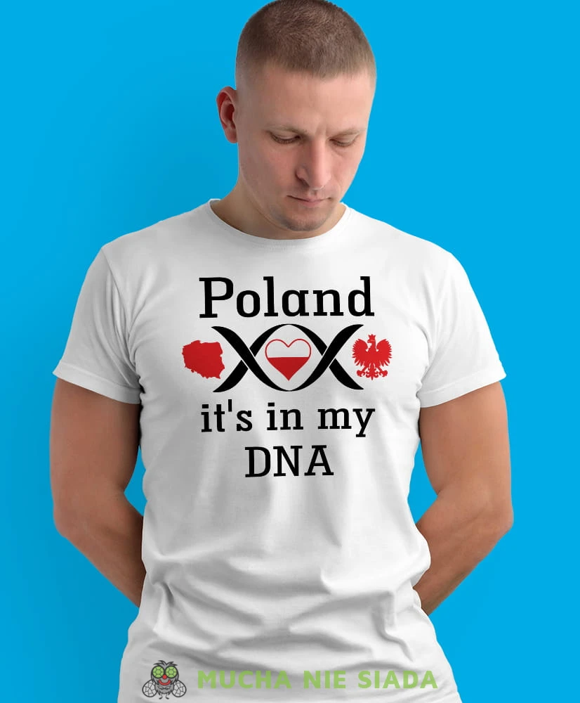Poland it's in my dna, biała męska koszulka z nadrukiem, koszulka patriotyczna, koszulki z grafiką patriotyczną, dla mężczyzny, dla chłopaka na prezent, koszulka Polska, koszulki Polska.jpg
