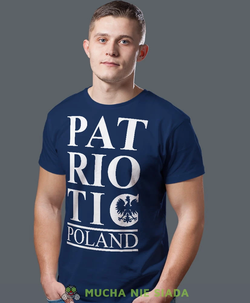 Patrioric Poland, granatowa męska koszulka z nadrukiem, koszulka patriotyczna, koszulki z grafiką patriotyczną, dla mężczyzny, dla chłopaka na prezent, koszulka Polska, koszulki Polska.jpg