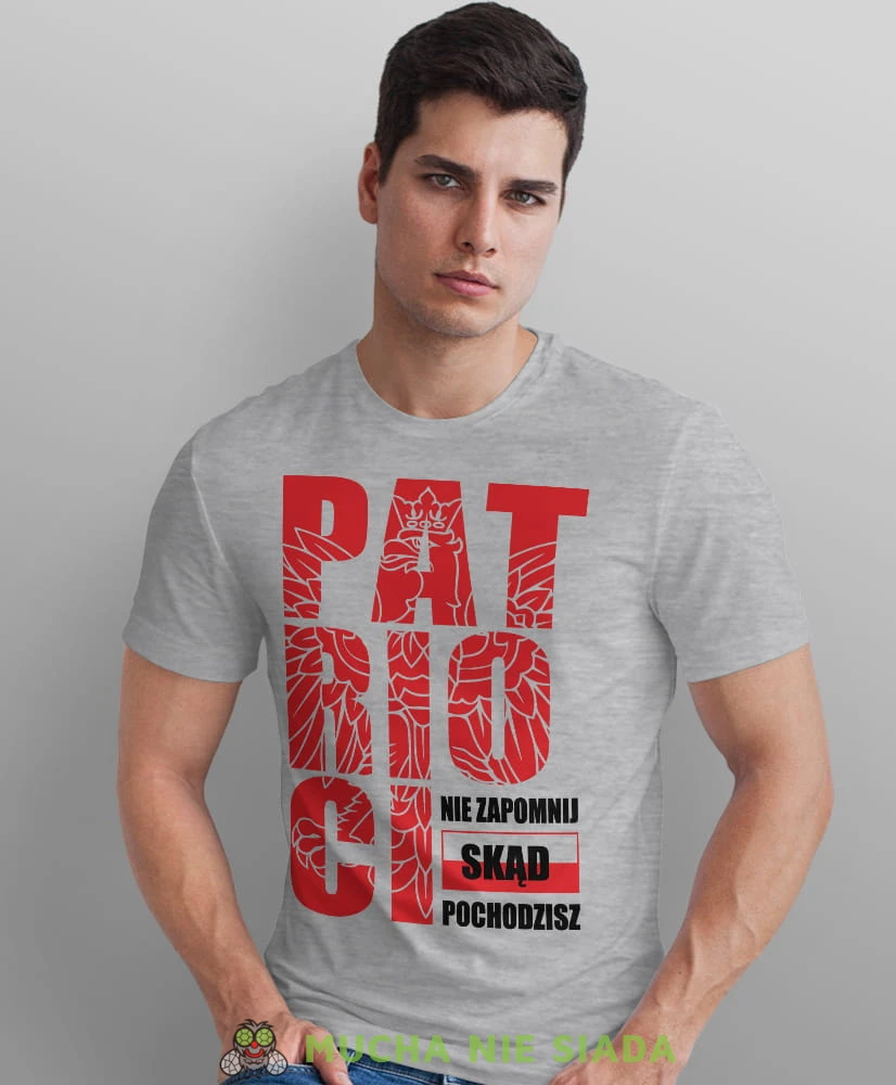 patrioci nie zapomnij skąd pochodzisz, szara męska koszulka z nadrukiem, koszulka patriotyczna, koszulki z grafiką patriotyczną, dla mężczyzny, dla chłopaka na prezent.jpg