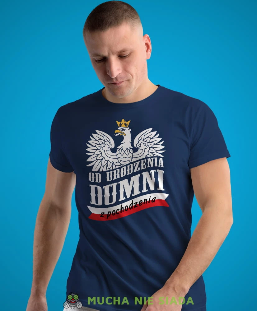 od urodzenia dumni z pochodzenia, granatowa męska koszulka z nadrukiem, koszulka patriotyczna, koszulki z grafiką patriotyczną, dla mężczyzny, dla chłopaka na prezent, koszulka Polska, koszulki Polska.jpg